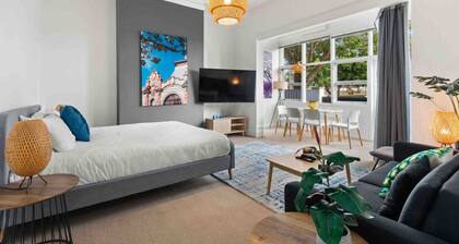 Stunning Huge Studio & Sunny terrace with Parking