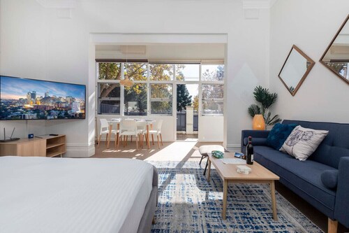 Stunning Huge Studio & Sunny terrace with Parking