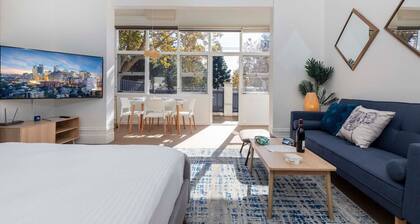 Stunning Huge Studio & Sunny terrace with Parking