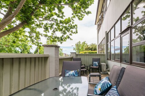 Sun Drenched Ground Floor Studio with Patio