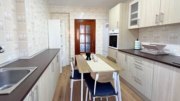 Refrigerador, microondas, horno y tostadora