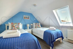 4 bedrooms, iron/ironing board, WiFi, bed sheets