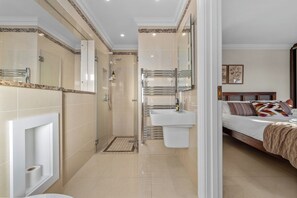 Hårtørrer, håndklæder