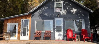 Cozy Lakefront Cottage on Quiet Family Friendly Lake!