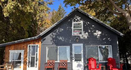 Cozy Lakefront Cottage on Quiet Family Friendly Lake!
