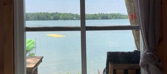 Cozy Lakefront Cottage on Quiet Family Friendly Lake!