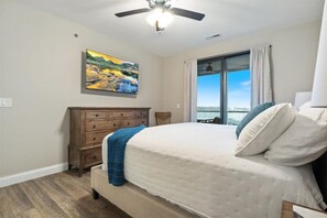 3 dormitoris, planxa i posts de planxar i un bressol de viatge 