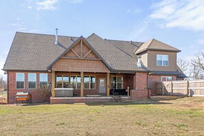Exterior - Luxury 4BR Retreat+ Pool+Hot Tub & Pickleball (Prairie Grove)