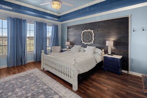 4 bedrooms, desk, iron/ironing board, travel cot - Luxury 4BR Retreat+ Pool+Hot Tub & Pickleball (Prairie Grove)