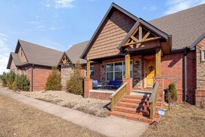 Exterior - Luxury 4BR Retreat+ Pool+Hot Tub & Pickleball (Prairie Grove)