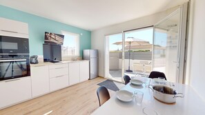 Kühlschrank, Mikrowelle, Ofen, Geschirrspüler