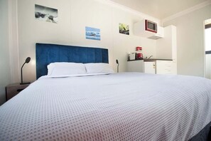 WiFi, bed sheets