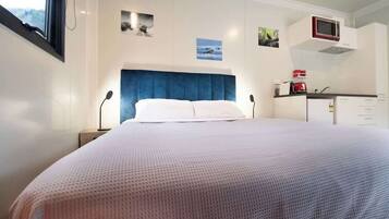 WiFi, bed sheets