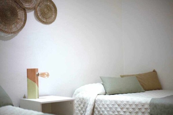 2 bedrooms, iron/ironing board, travel cot, WiFi