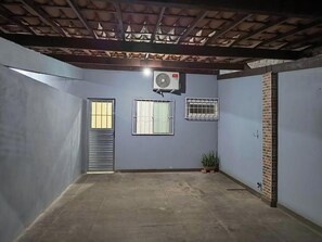 Property grounds - Welcome! We are one of the few flats in the region that offer our own garage. (Piranhas)