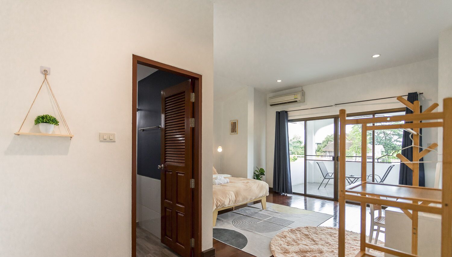 9 chambres, fer et planche à repasser, Wi-Fi, draps fournis