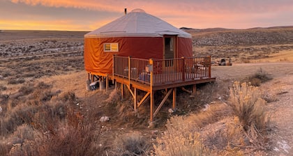 Meadowlark Yurt in Dillon with WiFi