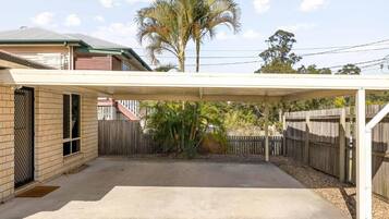 Bãi đậu xe tự phục vụ miễn phí