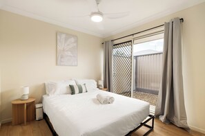 Bureau, espace de travail pour ordinateur portable