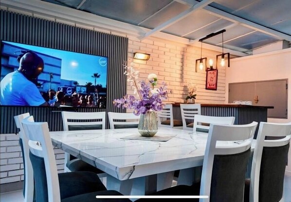 Appartement Prestige, 2 chambres, balcon, vue sur la ville | Terrasse/patio