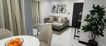 Lujoso Apartamento para 7 Persona, Terraza, BBQ, AC, Wi-Fi, Parqueo, Lavandería…