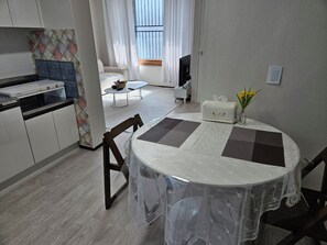 Dining - TOV 안정리게이트옆, 2층 조용한 주택가, long-term, 방3( Q,Q,SS) (Pyeongtaek)