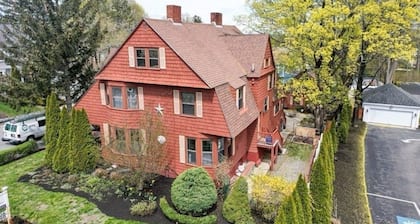 Spacious 2BR Apartment Near Bradford & Merrimack Valley Parking Included.