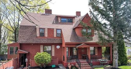 Historic Bly House Stay - 2BR Apt Near Haverhill