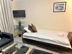 2 chambres, fer et planche à repasser, Wi-Fi, draps fournis