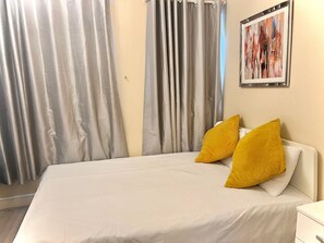 2 slaapkamers, een strijkplank/strijkijzer, wifi, beddengoed