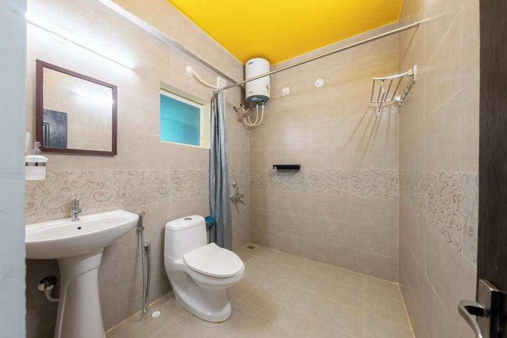 Bed in 6 Bed Mixed Dormitory with Balcony and Rainforest View | Bathroom