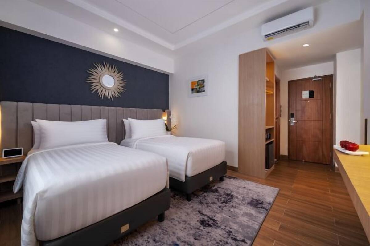 In-room safe, desk, free WiFi