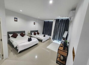Habitación cuádruple familiar, balcón | Wifi gratis 