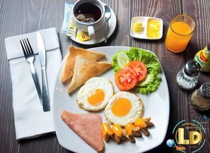 Daily cooked-to-order breakfast (THB 150 per person)