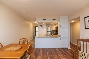 Dining - 214 Bay Creek Villa-Beautiful 2nd Floor Villa;Private Balcony;Water Views;Communal Pool (Edisto Beach)