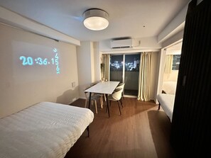 1 bedroom, desk, iron/ironing board, WiFi