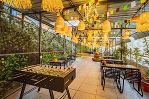 Lobby - The Hosteller Kasol, Riverside (Bhuntar)