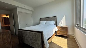 2 habitaciones, tabla de planchar con plancha, wifi y ropa de cama 