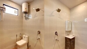 A bathroom with a toilet, shower, and sink. - Laxmi Mahal (New Delhi)