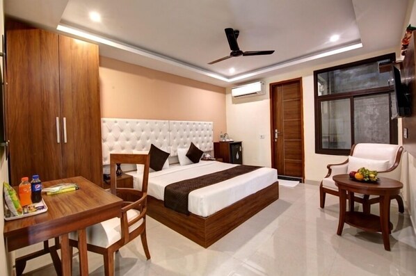 Suite Deluxe, vistas a la ciudad | Colchones Select Comfort, minibar, escritorio