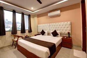 Deluxe Suite, City View | 20 bedrooms, Select Comfort beds, minibar, desk - Laxmi Mahal (New Delhi)