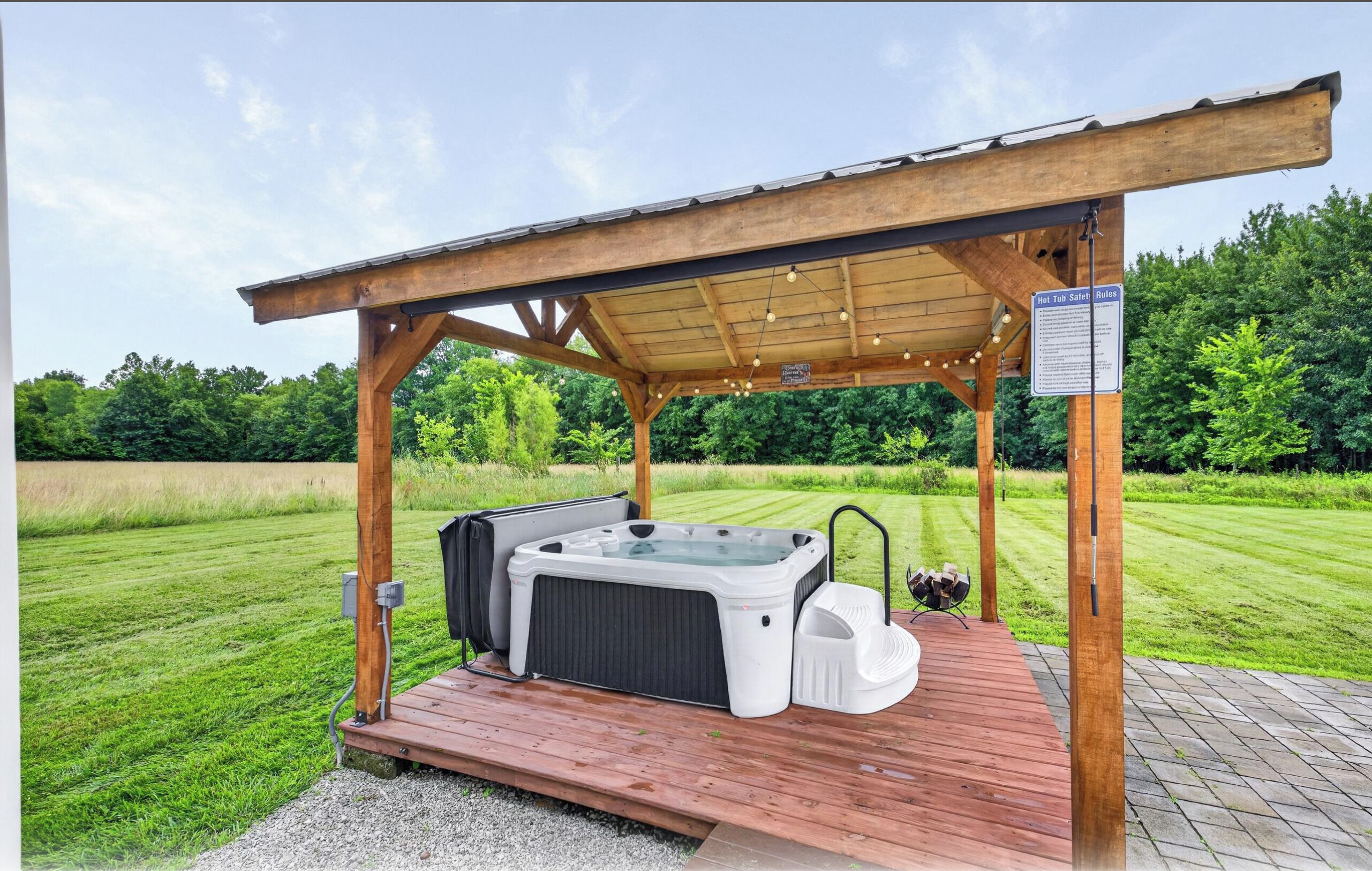 Outdoor spa tub