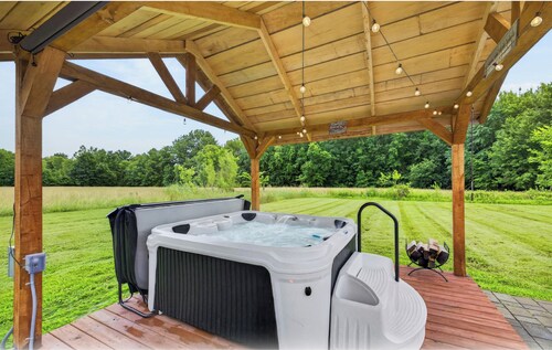 Modern Tiny Home w/ Hot Tub Retreat