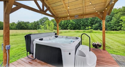 Modern Tiny Home w/ Hot Tub Retreat