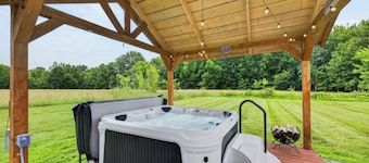 Modern Tiny Home w/ Hot Tub Retreat