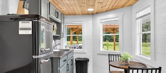 Modern Tiny Home w/ Hot Tub Retreat