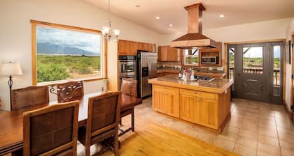 High Desert Oasis, 360 mountain views, close proximity to Bisbee and Tombstone