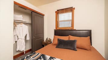 5 bedrooms, WiFi, bed sheets