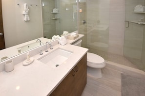 Exterior - Chic 3BR Condo in Lionshead Village - Ski-in/ski-out at Eagle Bahn Gondola (Vail)