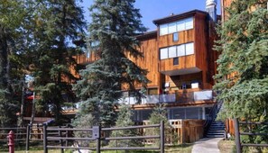 Exterior - Chic 3BR Condo in Lionshead Village - Ski-in/ski-out at Eagle Bahn Gondola (Vail)